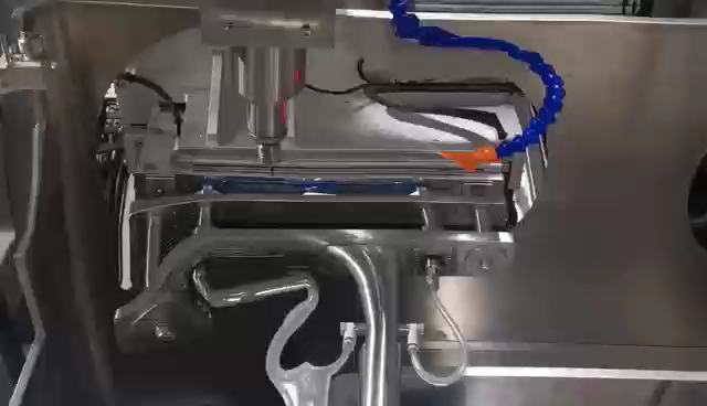 新能源電池殼體去毛刺.png